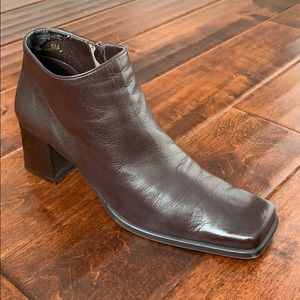 VANELI Brown Leather Ankle Boot